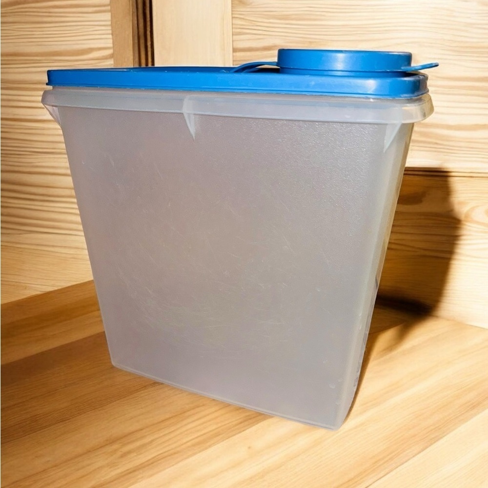 Tupperware 471-12, 459-14 Blue for Cereal Keeper Storage Pour Spout